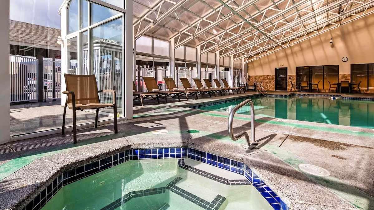 Best Western Plus Kootenai River Inn Casino & Spa - Indoor heated pool and hot tub