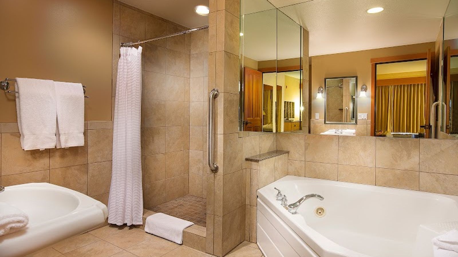 Photo of The Heathman Lodge