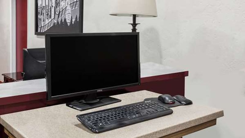 Photo of Super 8 by Wyndham Visalia