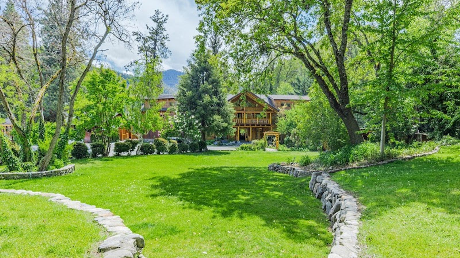 Photo of The Lindsay Lodge & Restaurant