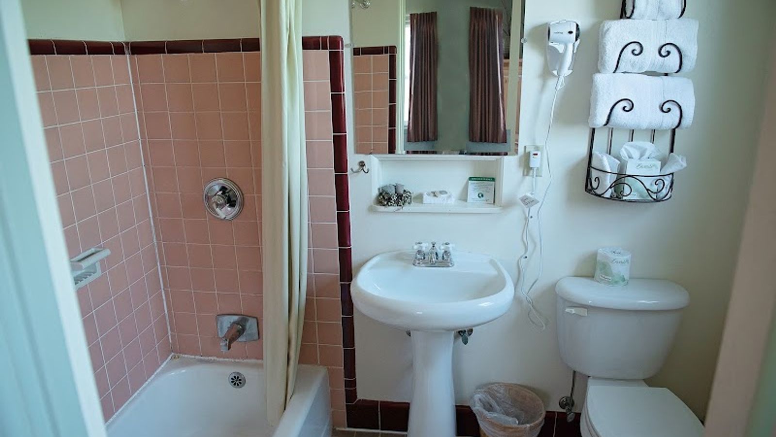 Photo of Rugged Country Lodge