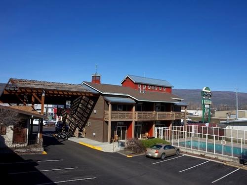 Cousins' Country Inn