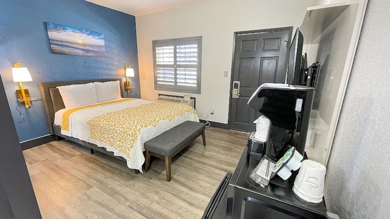 Photo of The Fremont Inn - Queen Suite, 1 Queen Bed