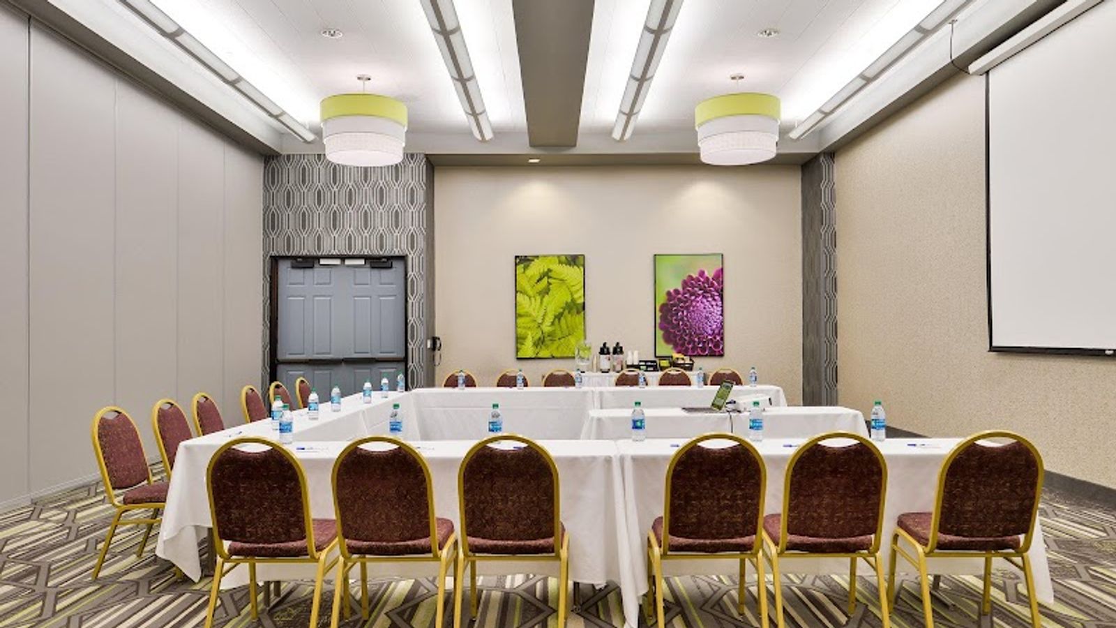 Photo of Holiday Inn Express & Suites Elk Grove Central - Hwy 99 by IHG