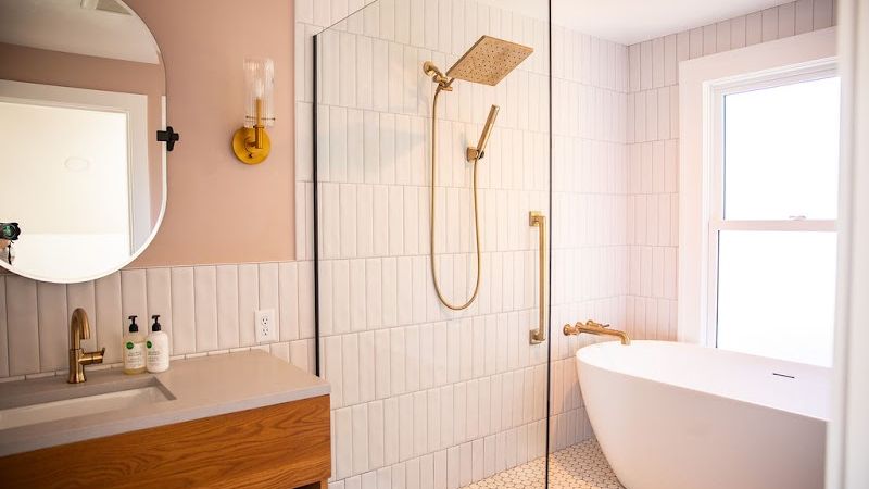 Photo of the compass mcminnville - East suite: PRIVATE SPA BATHROOM WITH FREESTANDING SOAKING TUB