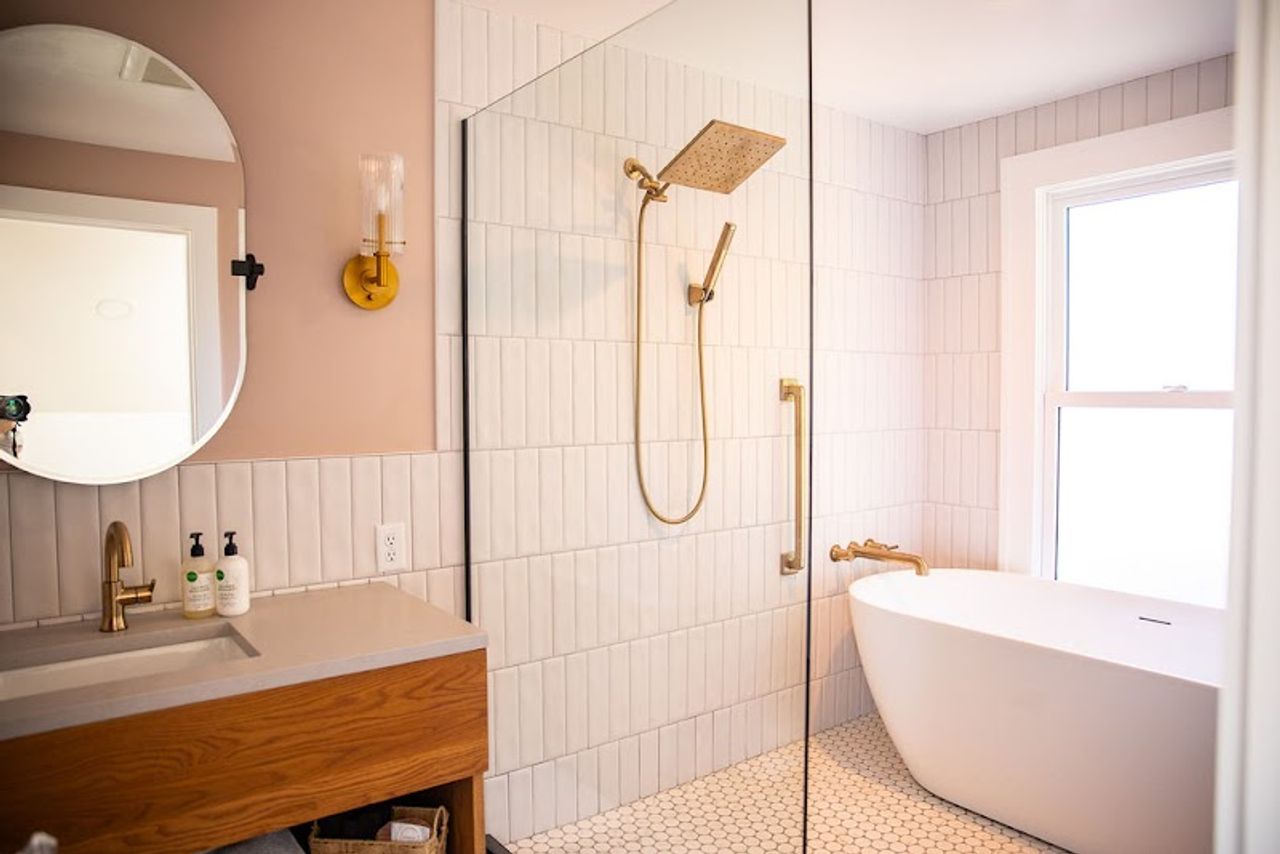 Photo of the compass mcminnville - East suite: PRIVATE SPA BATHROOM WITH FREESTANDING SOAKING TUB