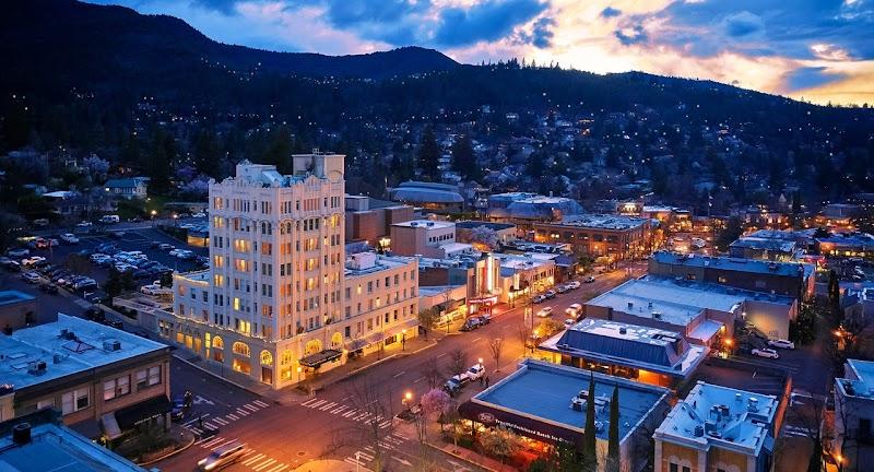 Photo of Ashland Springs Hotel