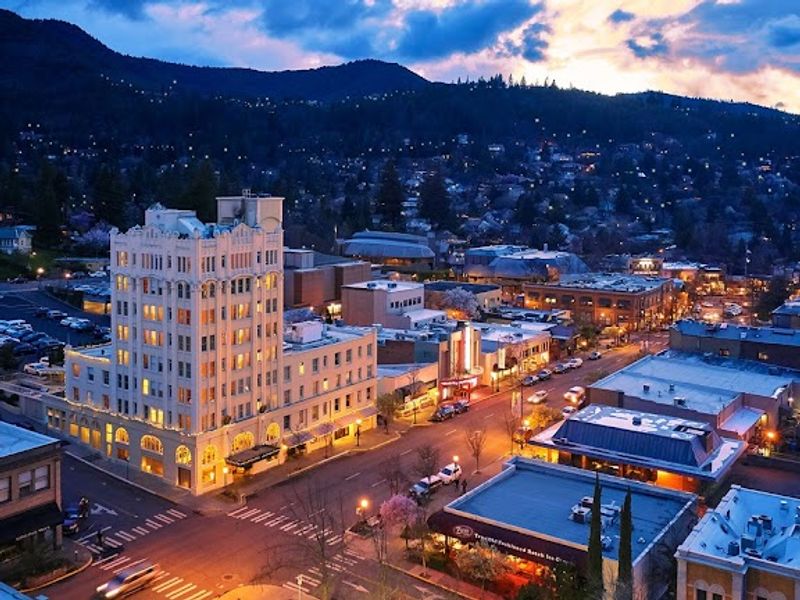 Photo of Ashland Springs Hotel