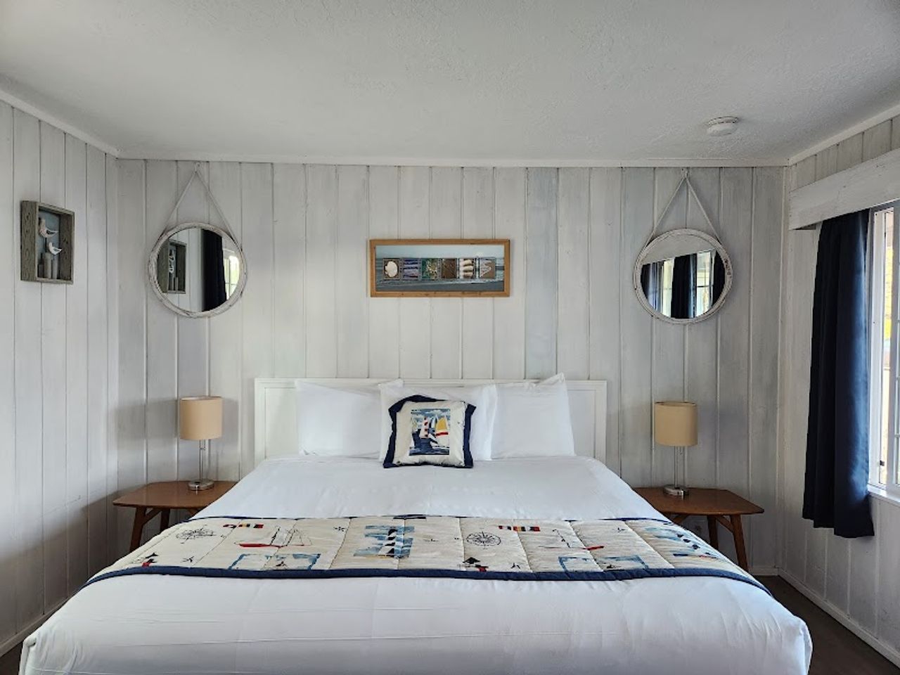 Photo of Deane’s Oceanfront Lodge - Room, King Bed