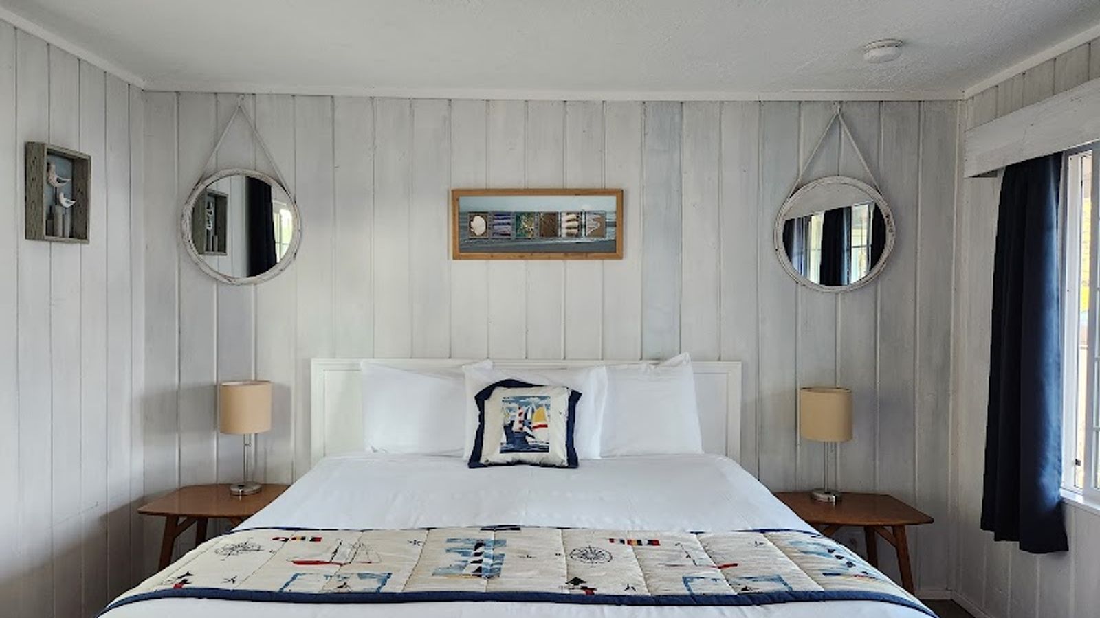 Photo of Deane’s Oceanfront Lodge - Room, King Bed