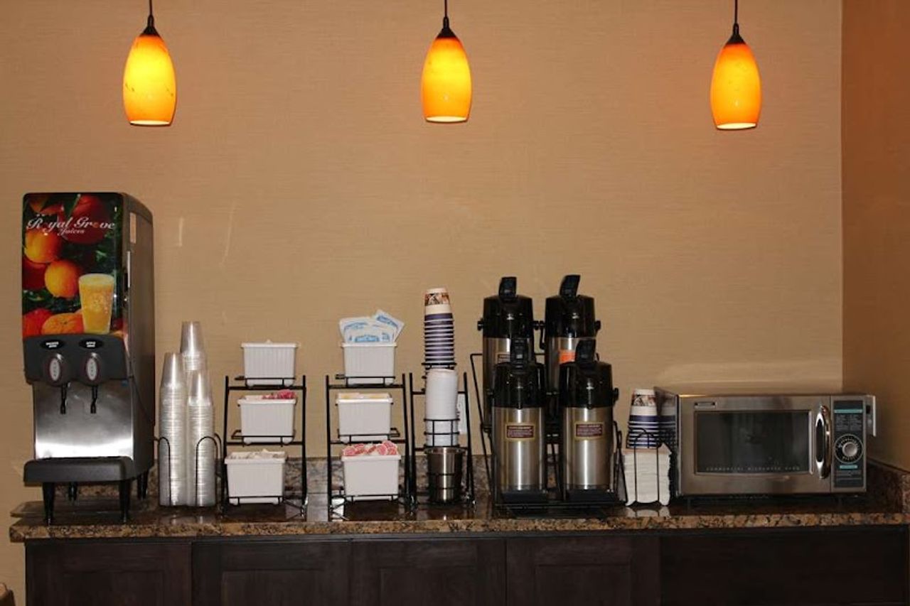 Photo of Best Western Grand Manor Inn - Complimentary breakfast