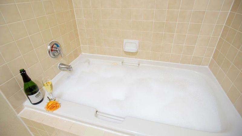 The Domain Hotel Sunnyvale - Bathroom, Private Hot Tub