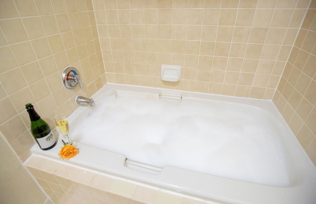 The Domain Hotel Sunnyvale - Bathroom, Private Hot Tub