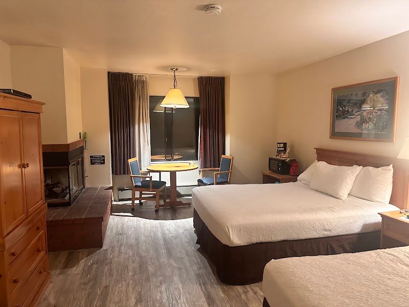 Photo of Pacific Gardens Inn - Room, 2 Queen beds