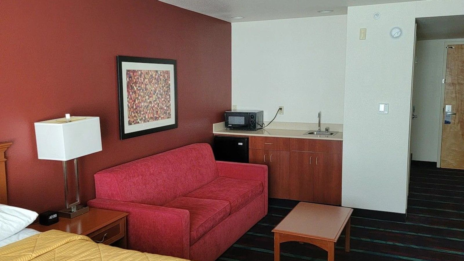 Budget Inn - Room, Kitchenette