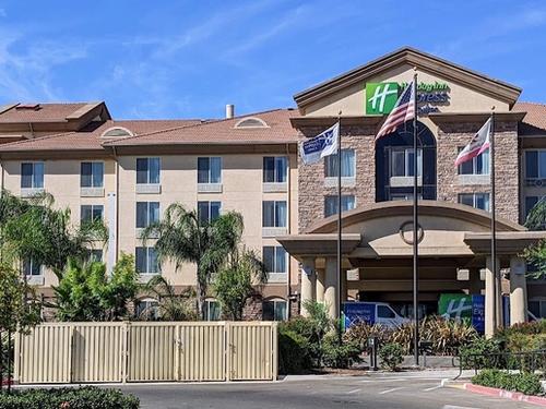 Holiday Inn Express & Suites Fresno Northwest-Herndon, an IHG Hotel