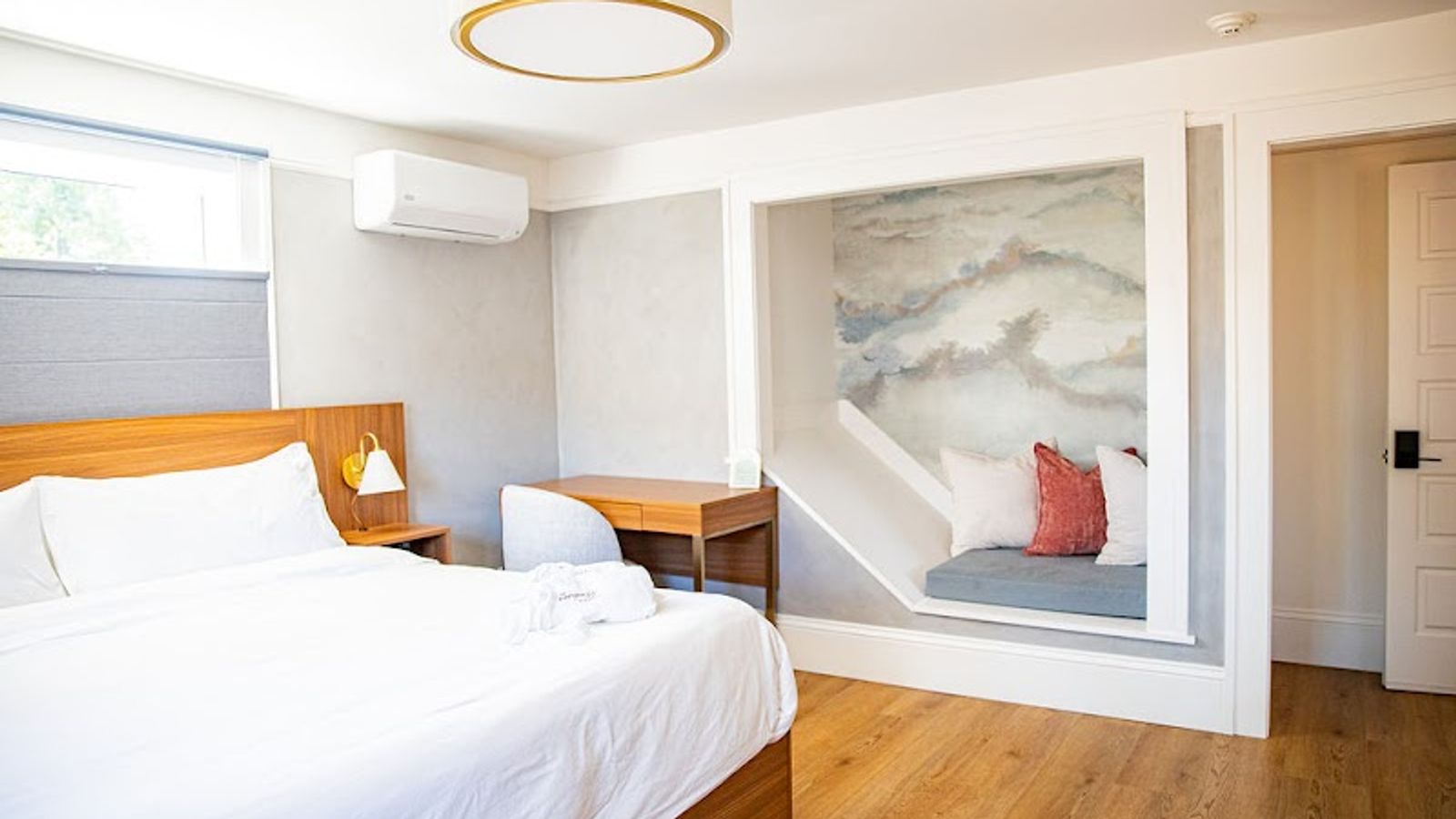 Photo of the compass mcminnville - East suite: first floor, PRIVATE SPA BATHROOM WITH FREESTANDING SOAKING TUB, King bed, COZY READING NOOK WORKING STATION
