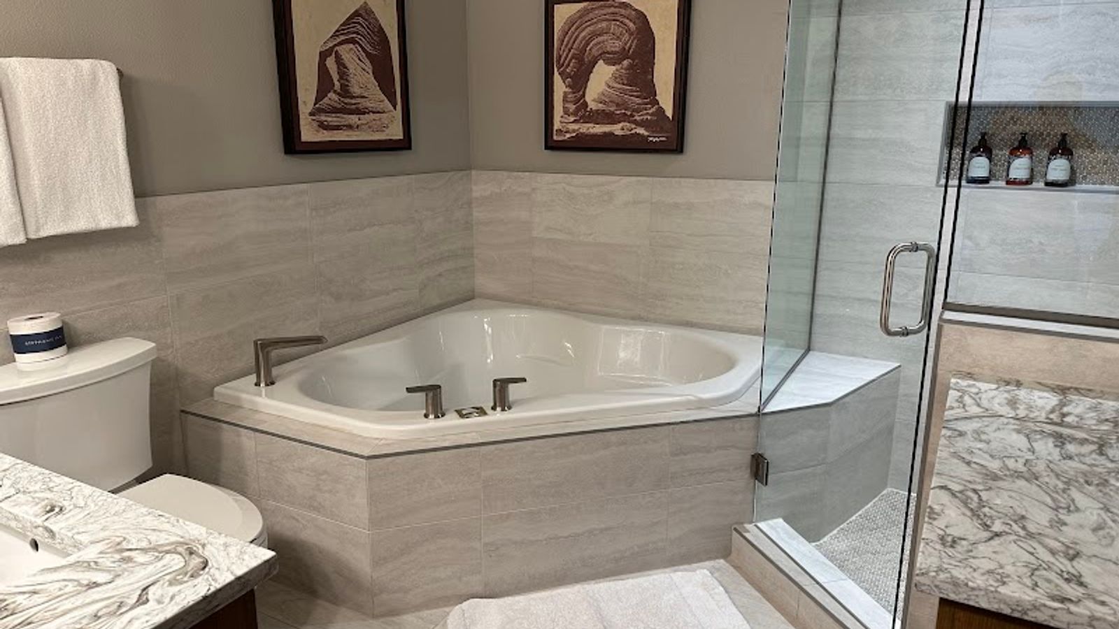 Photo of Stephanie Inn & Dining Room