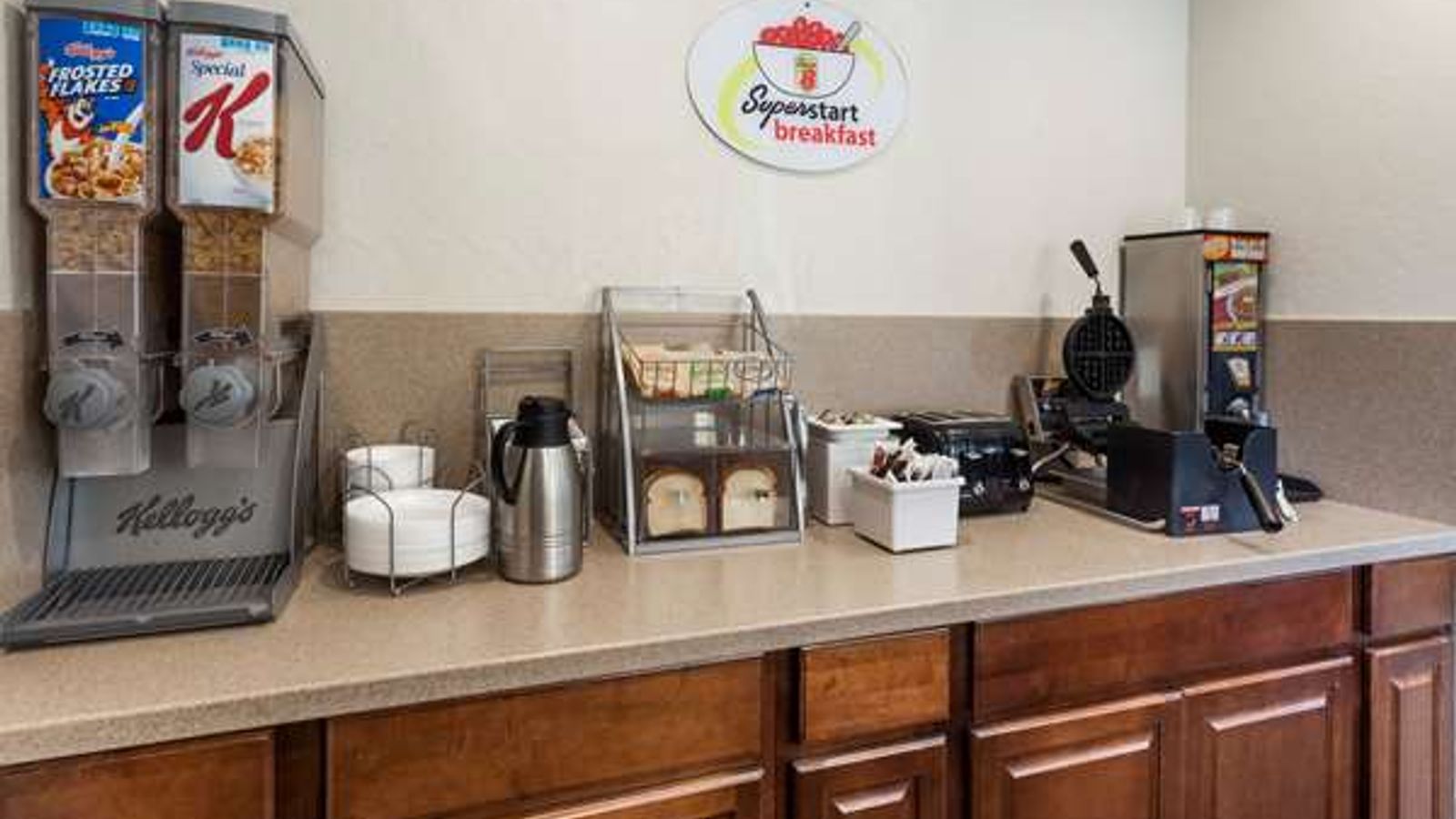 Photo of Super 8 by Wyndham Visalia