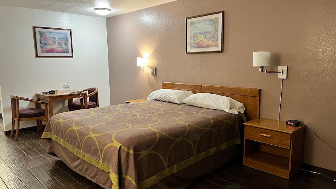 Photo of Super 8 by Wyndham Visalia