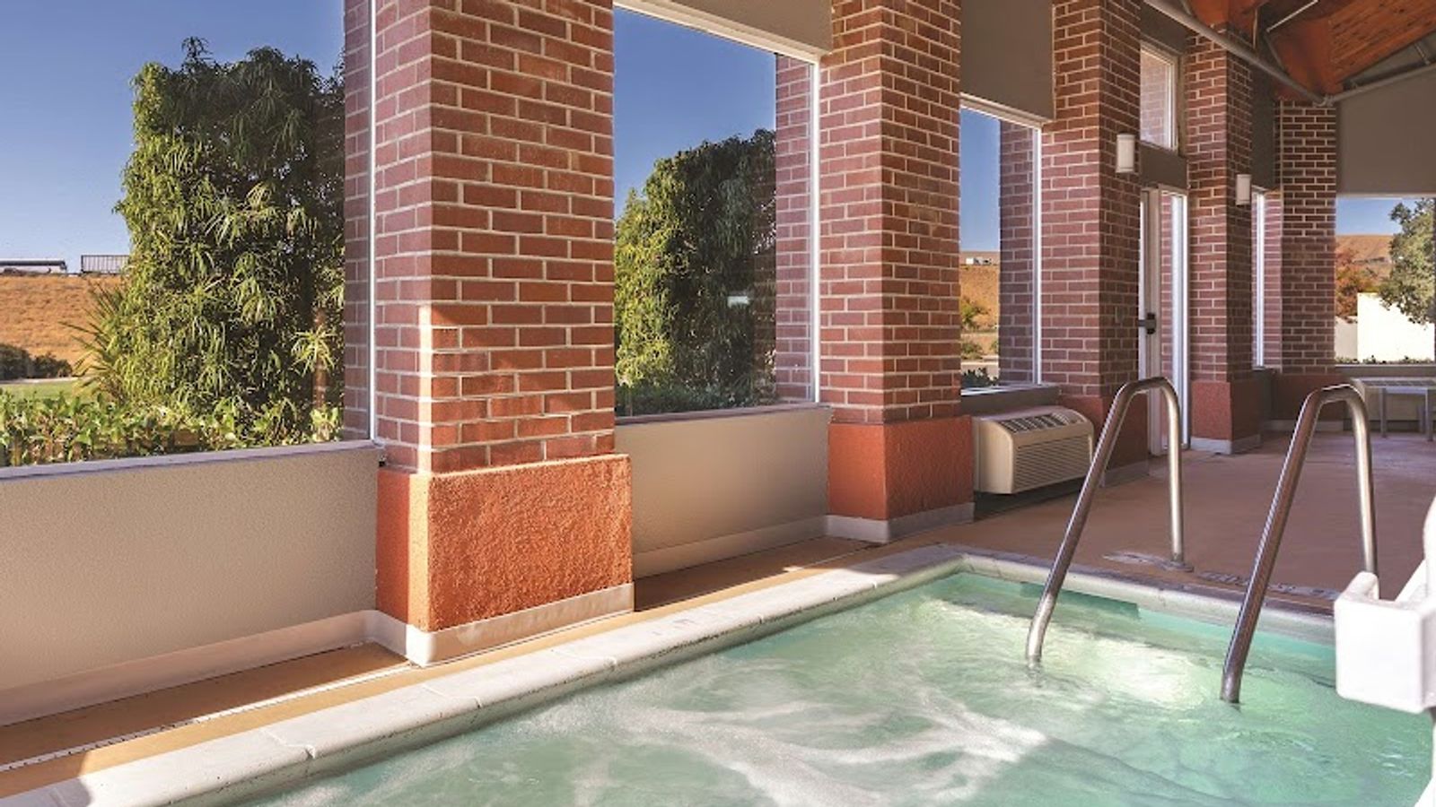 Photo of La Quinta Inn by Wyndham Livermore - Outdoor spa tub