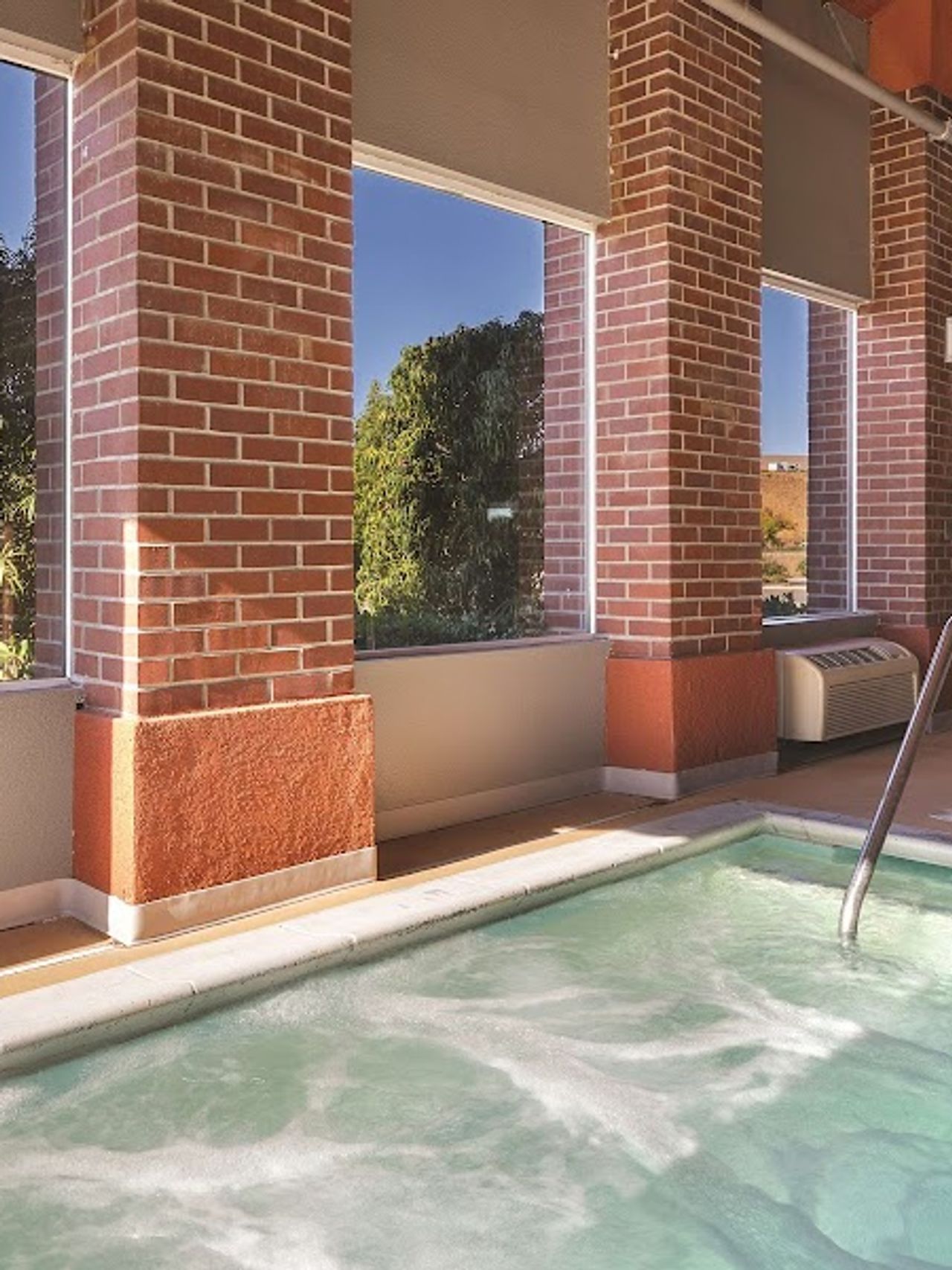 Photo of La Quinta Inn by Wyndham Livermore - Outdoor spa tub
