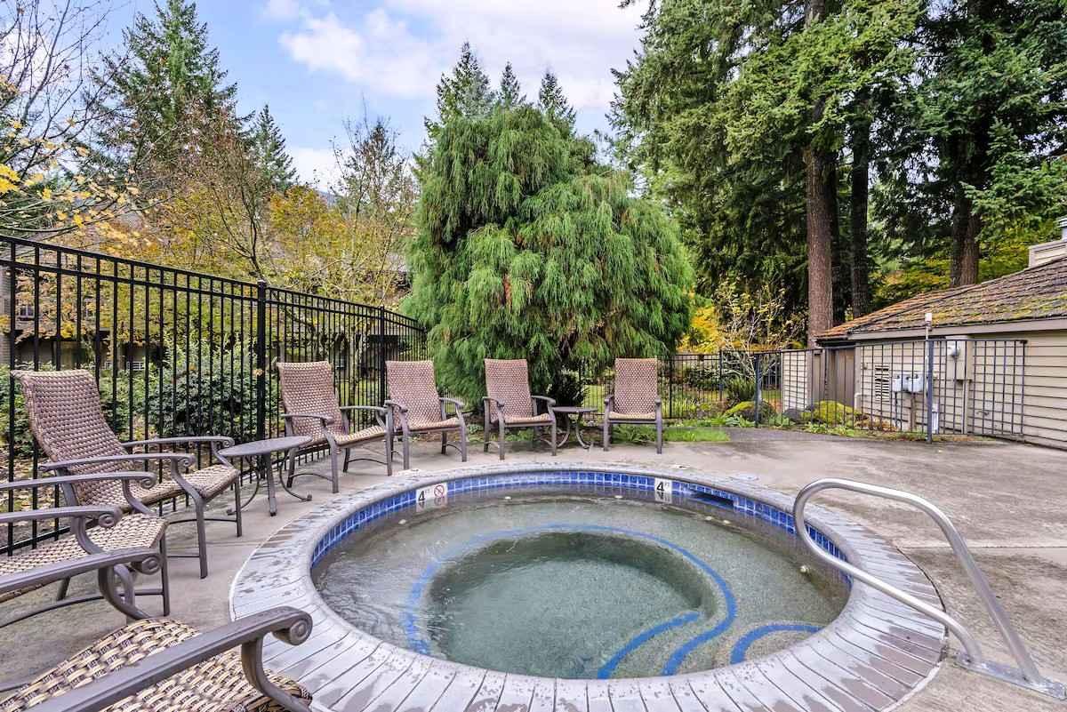 Mt. Hood Oregon Resort - Year-round heated outdoor pool and Hot tub