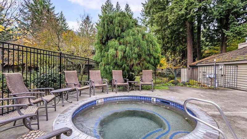 Mt. Hood Oregon Resort - Year-round heated outdoor pool and Hot tub