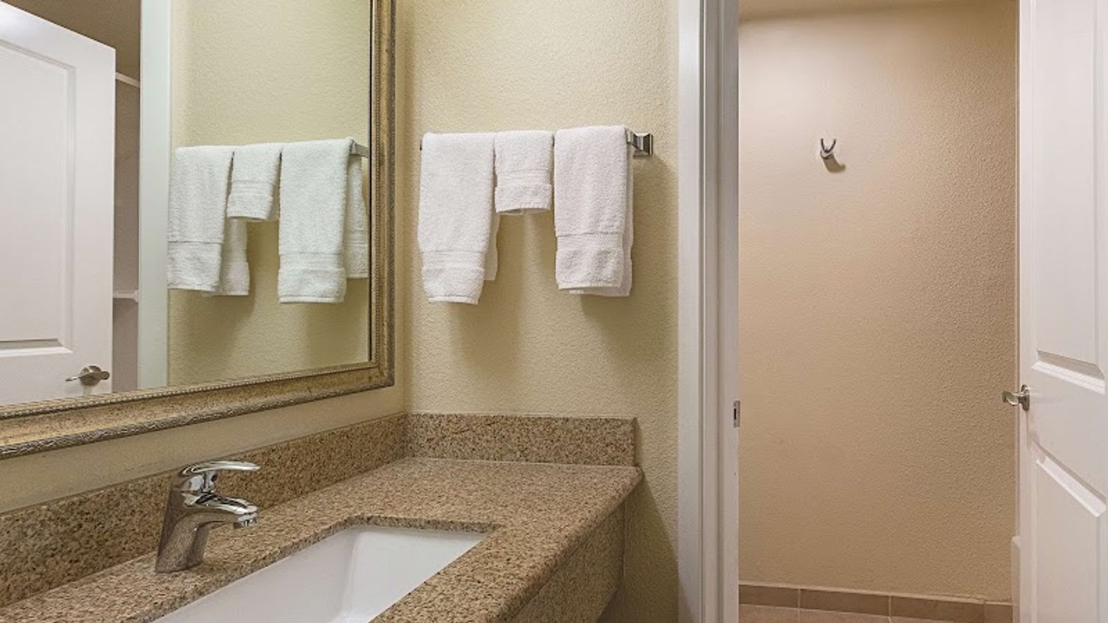 Photo of La Quinta Inn & Suites by Wyndham Portland NW