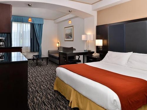 Photo of Holiday Inn Express & Suites Tacoma South - Lakewood, an IHG Hotel