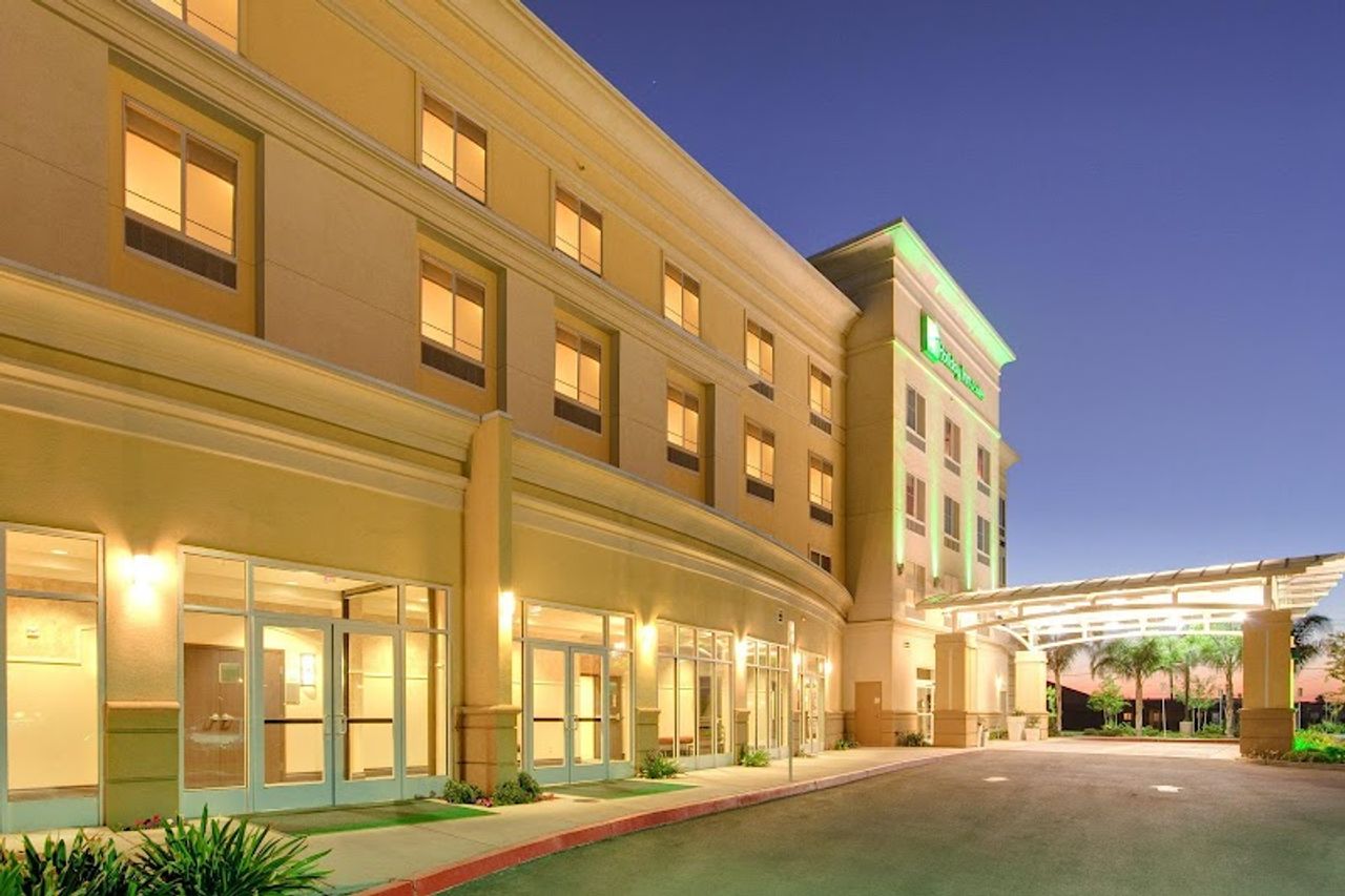 Photo of Holiday Inn & Suites Bakersfield, an IHG Hotel