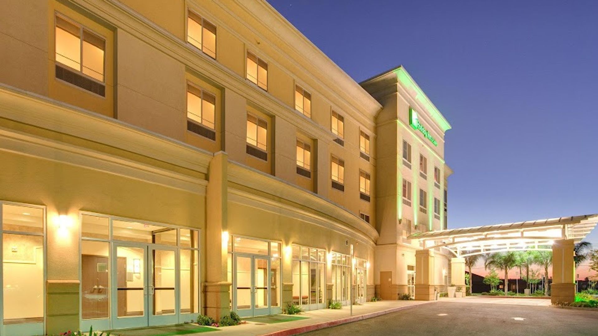 Holiday Inn & Suites Bakersfield, an IHG Hotel