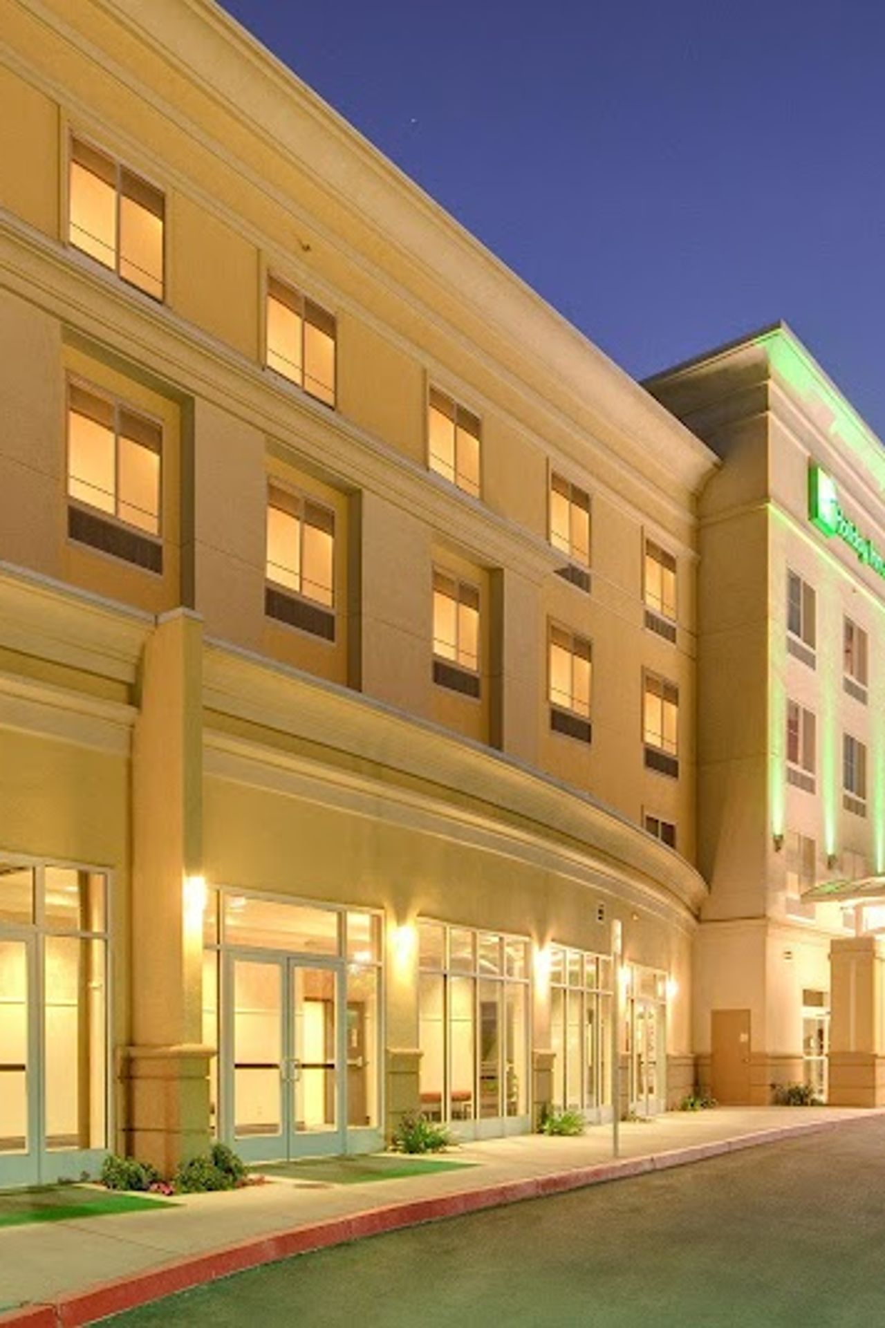 Photo of Holiday Inn & Suites Bakersfield, an IHG Hotel
