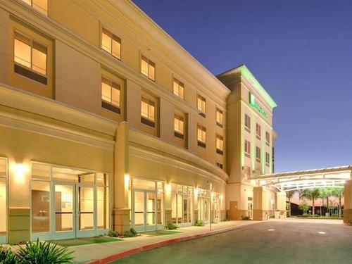 Holiday Inn & Suites Bakersfield, an IHG Hotel