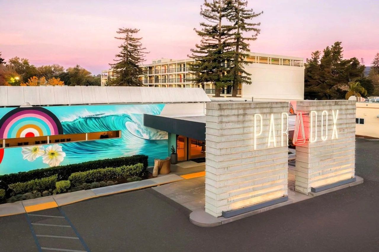 Hotel Paradox, Autograph Collection