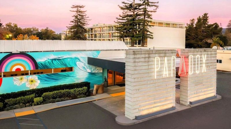 Hotel Paradox, Autograph Collection