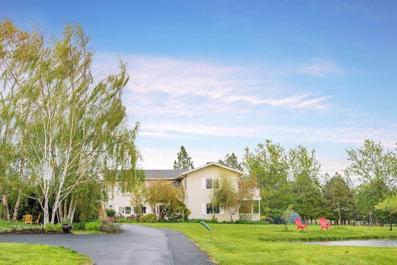 Photo of Trumpeter Inn Bed & Breakfast