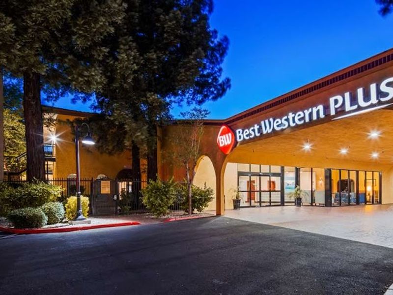 Best Western Plus Heritage Inn
