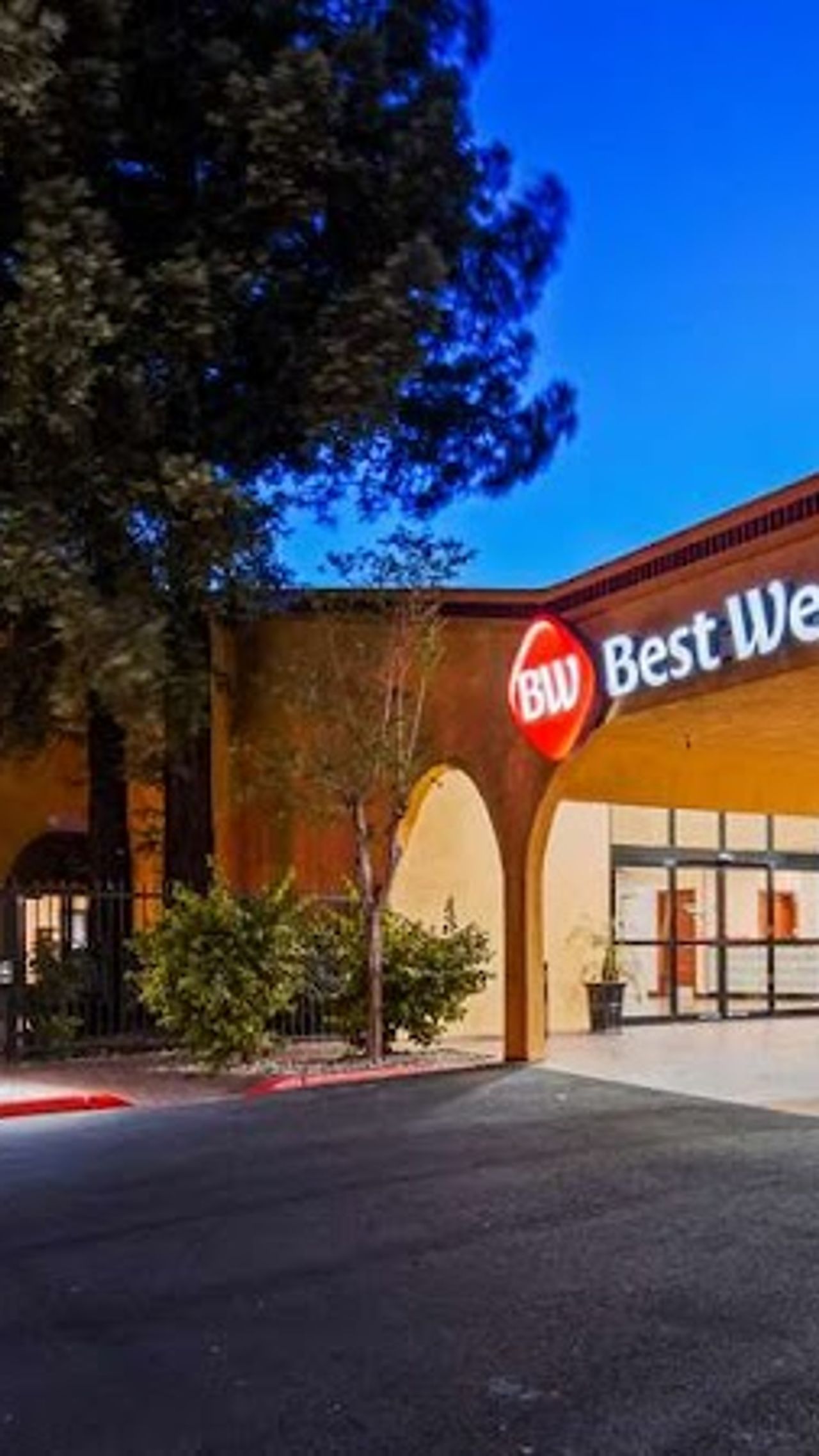 Photo of Best Western Plus Heritage Inn