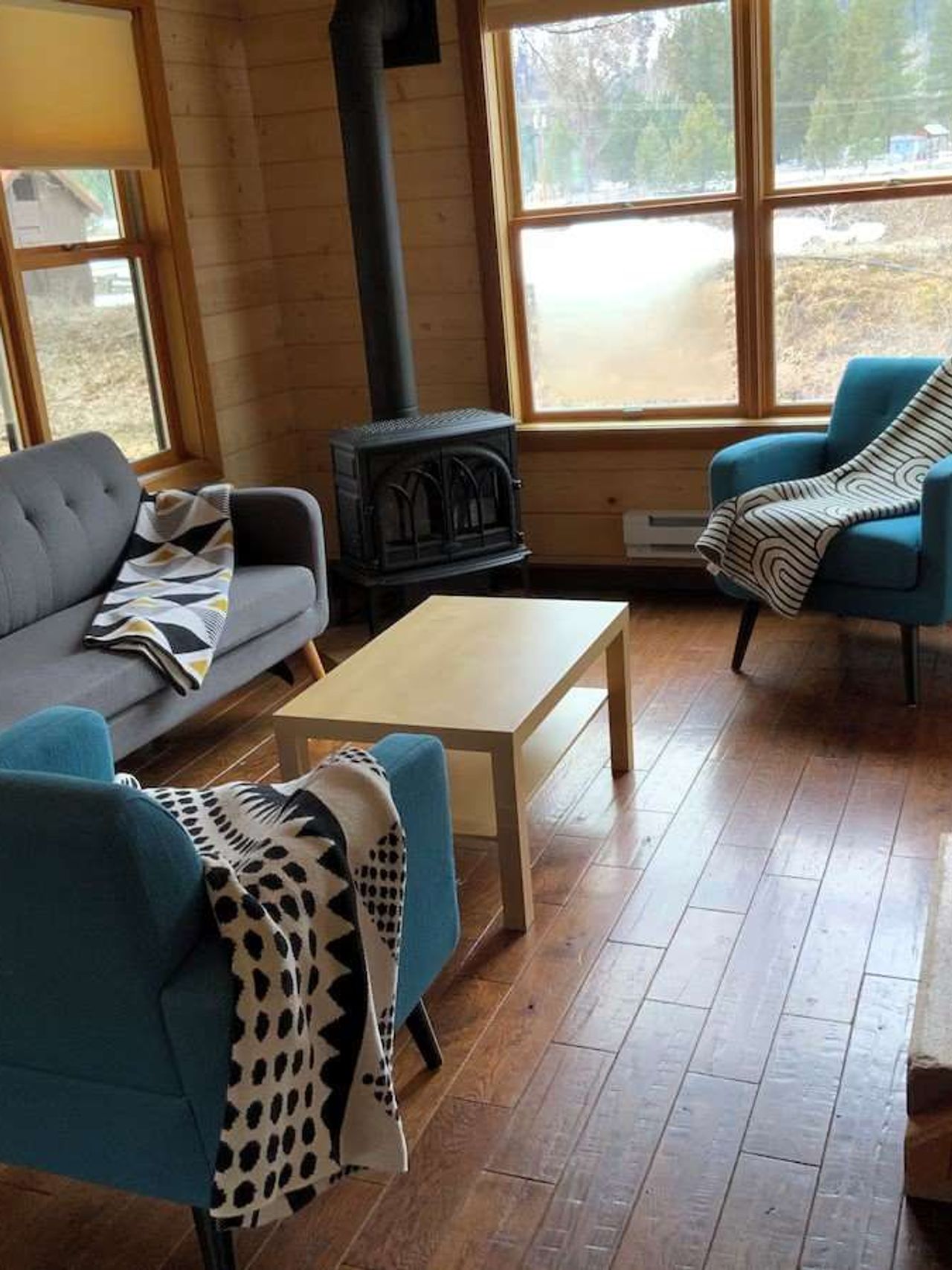 Rolling Huts - Family Cabin, Living area with Fireplace