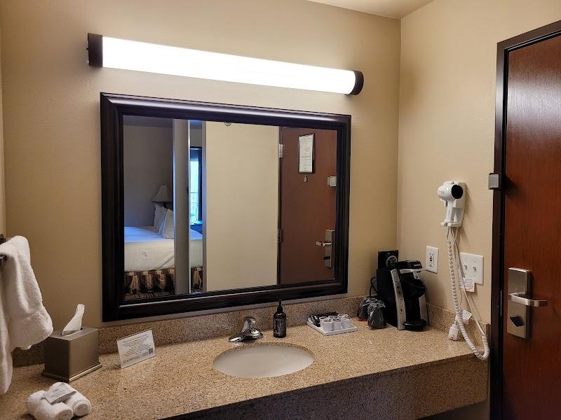 Photo of Oxford Suites Yakima