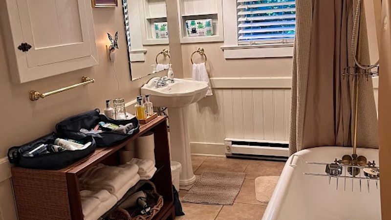 Photo of Mountain Meadows Inn Bed & Breakfast - The Trillium Suite, Bathroom, claw-foot bath/shower