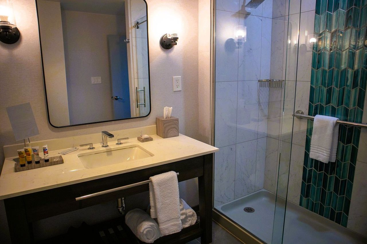 Photo of Quinault Beach Resort and Casino - Bathroom, Walk-in showers
