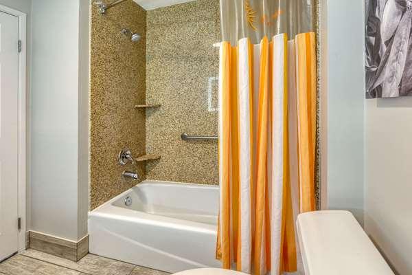 Photo of La Quinta Inn & Suites by Wyndham Visalia/Sequoia Gateway