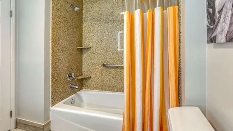 Photo of La Quinta Inn & Suites by Wyndham Visalia/Sequoia Gateway