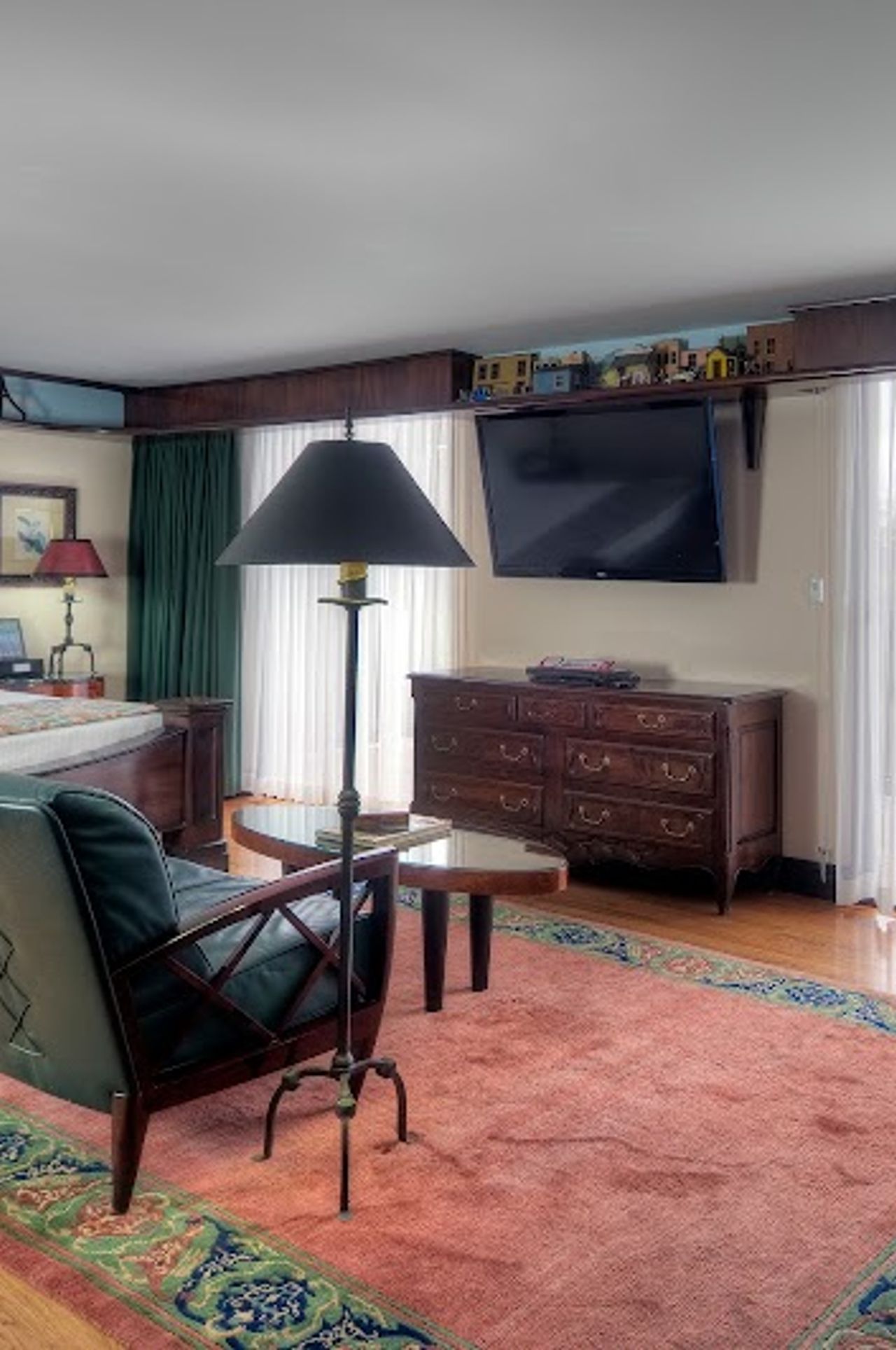 Photo of Dinah's Garden Hotel