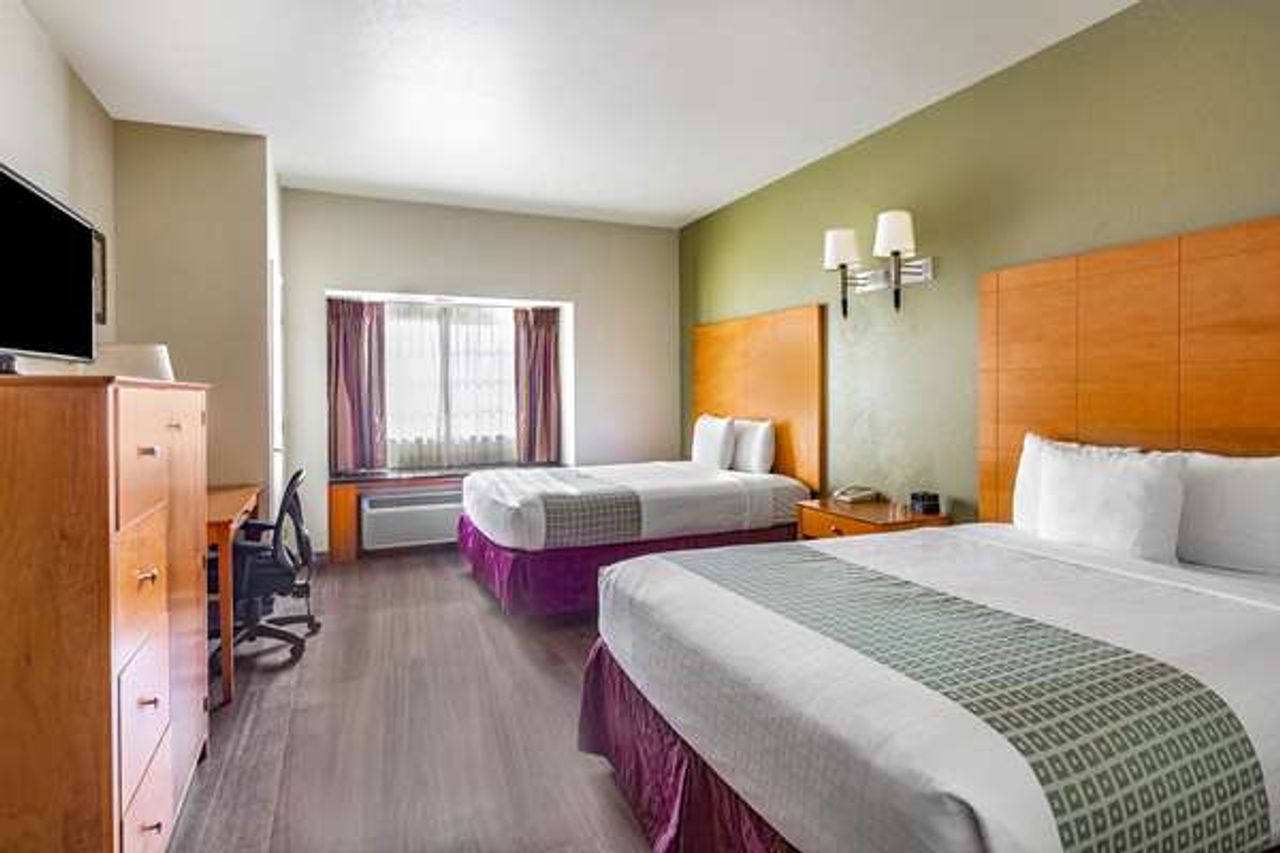 Photo of La Quinta Inn & Suites by Wyndham Tulare - 2 Queen Beds