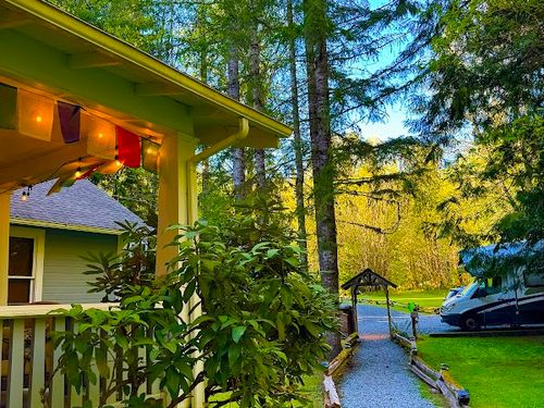 Photo of Mountain Meadows Inn Bed & Breakfast - Exterior