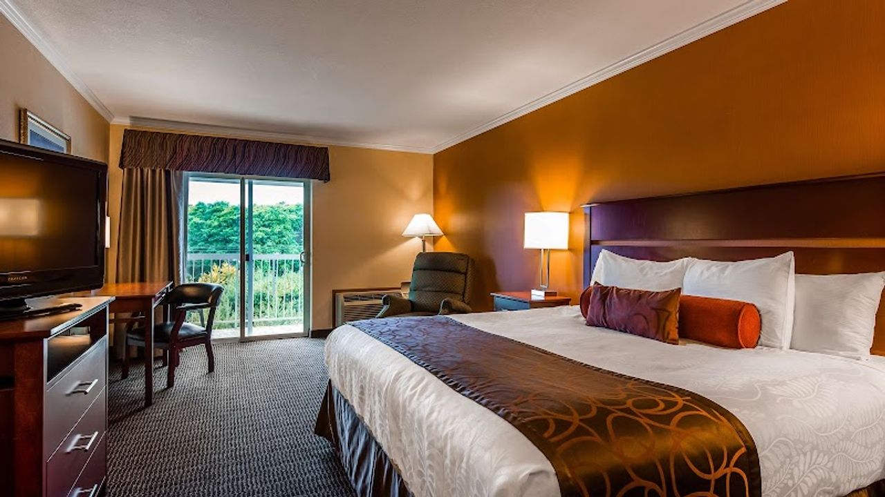 Photo of Best Western Plus Landmark Inn