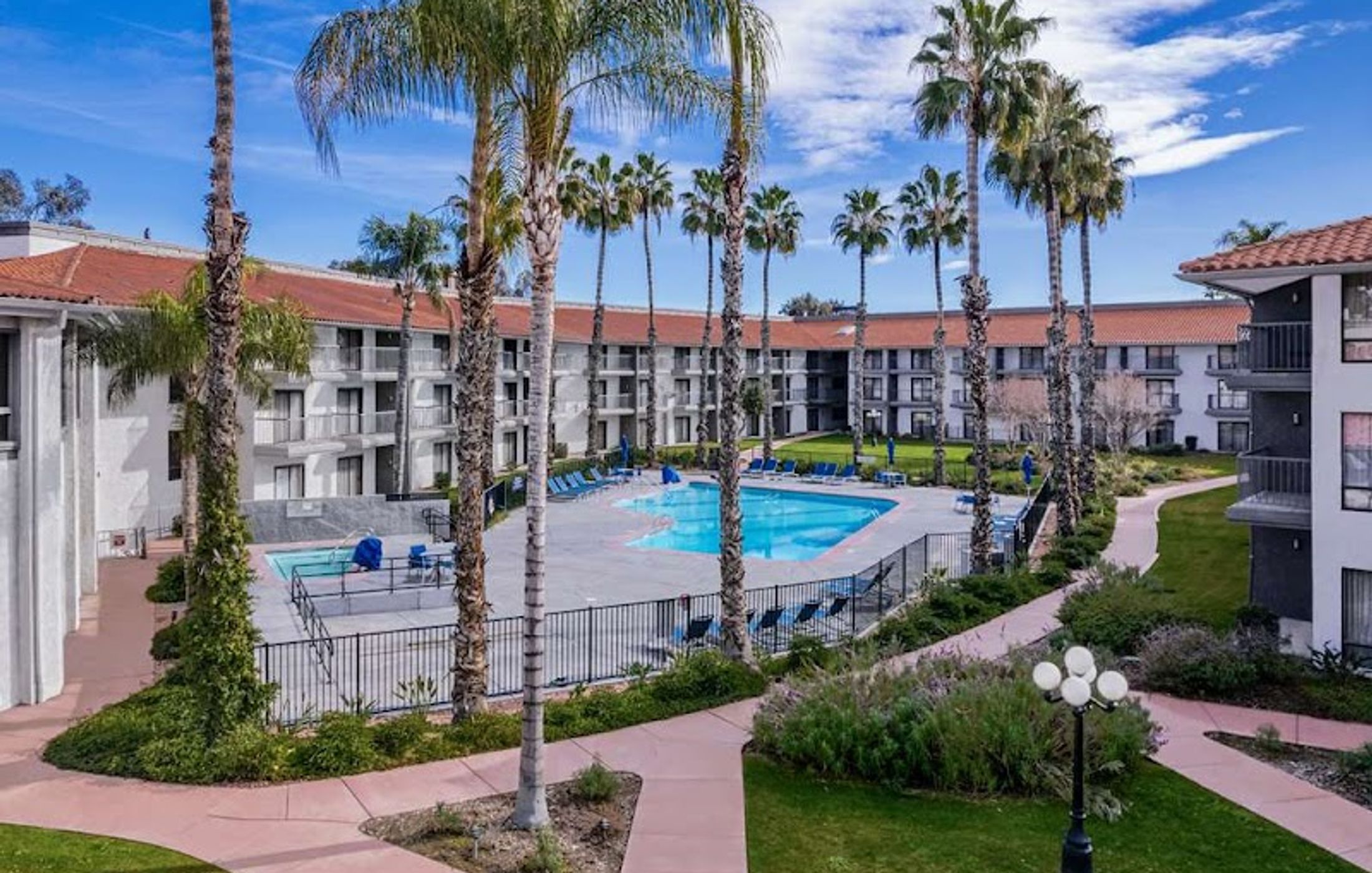 DoubleTree by Hilton Hotel Bakersfield